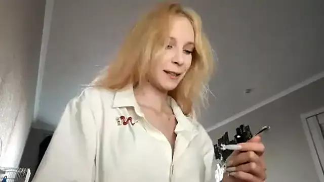 Fafa_Fluff from StripChat