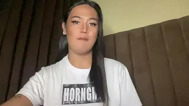 fallon_empress143 from StripChat