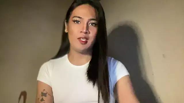 fallon_empress143 from StripChat