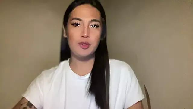 fallon_empress143 from StripChat