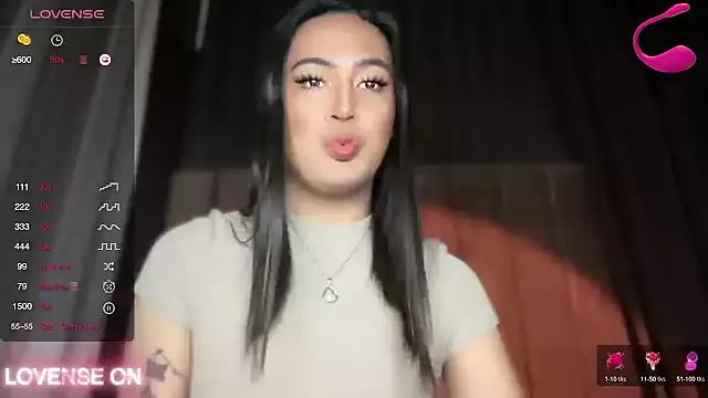 fallon_empress143 from StripChat