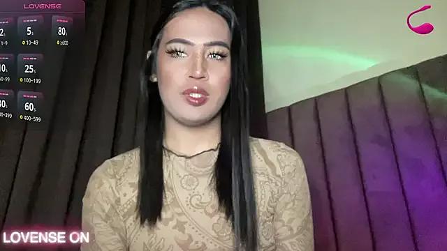 fallon_empress143 from StripChat