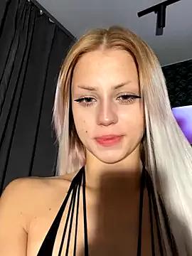 Photos of FavoriteKira from StripChat is Freechat