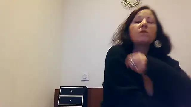 feline27 from StripChat is Freechat