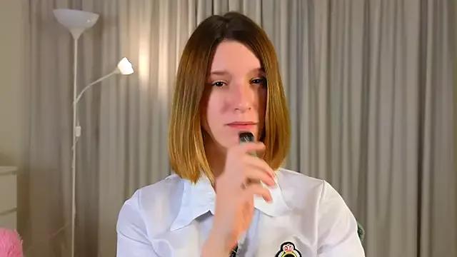 Fellissa from StripChat is Freechat