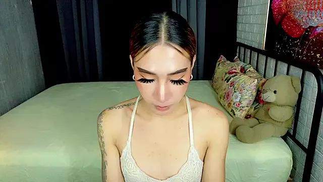 FinestCHLOExxx from StripChat is Freechat