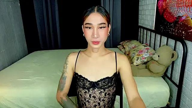 FinestCHLOExxx from StripChat is Freechat