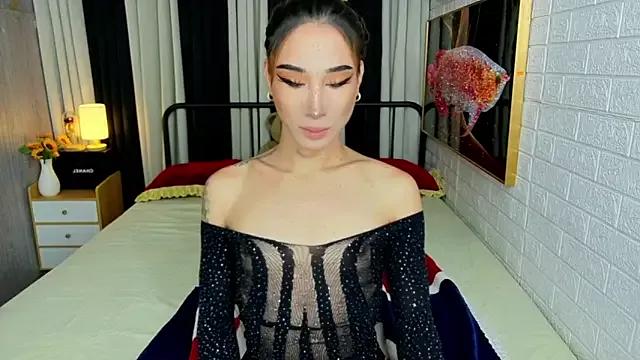 FinestCHLOExxx from StripChat is Freechat
