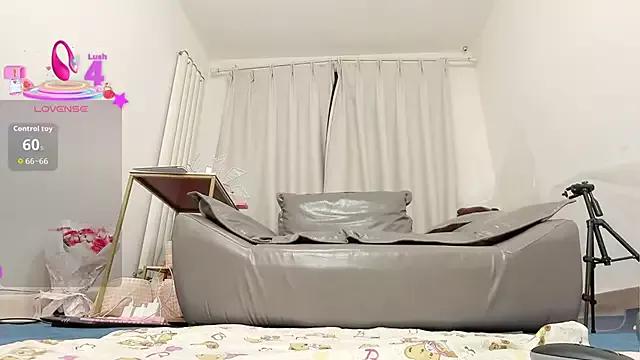 fox-yiyi from StripChat is Freechat