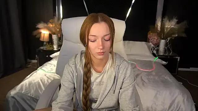 FoxyMayy from StripChat is Freechat