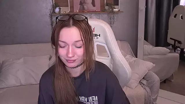 FoxyMayy from StripChat is Freechat