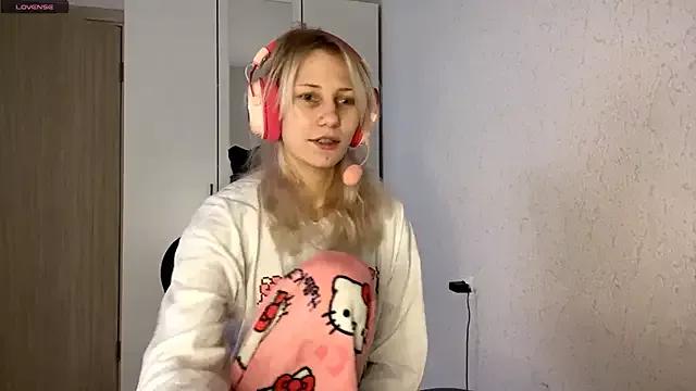 FoxySable from StripChat is Freechat