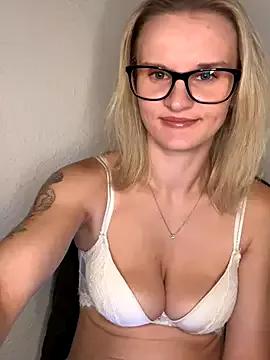 Frankengirltheme from StripChat is Freechat