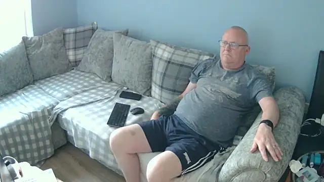 FriendlyDave from StripChat is Freechat