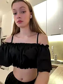 FriendlyFire_18 from StripChat is Freechat