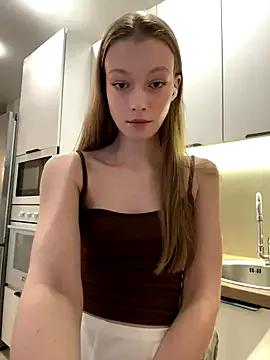 FriendlyFire_18 from StripChat is Freechat