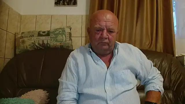 fullballs6 from StripChat is Freechat
