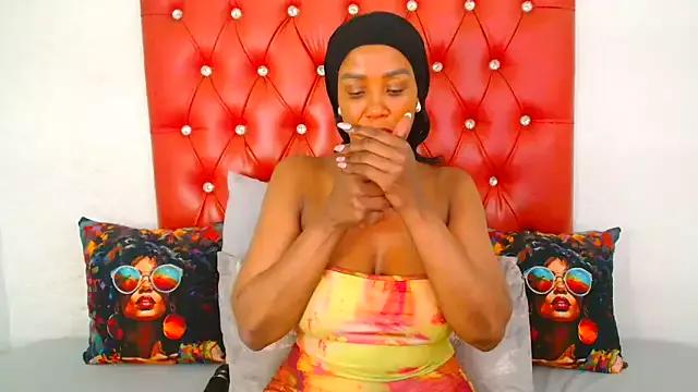 GaggingQueen32 from StripChat