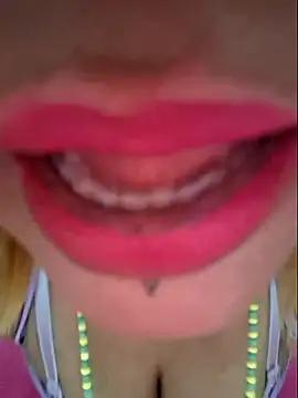 gatadeojosclaros from StripChat