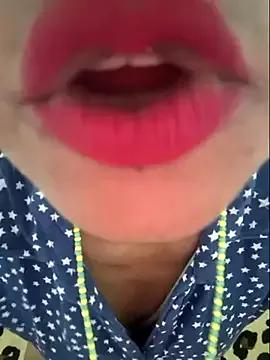 gatadeojosclaros from StripChat