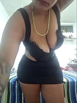 gatadeojosclaros from StripChat