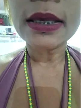 gatadeojosclaros from StripChat