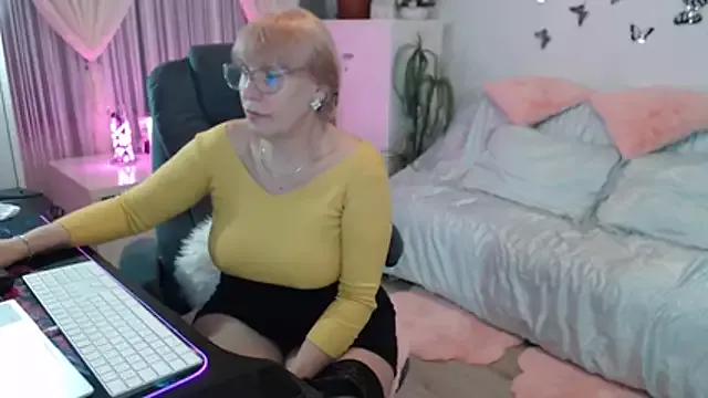 Ghertrude52 webcams show profile image 