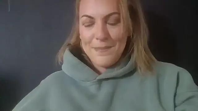 Gigi-Honey from StripChat