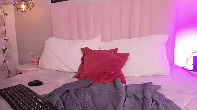 Gigi_Strawberry from StripChat
