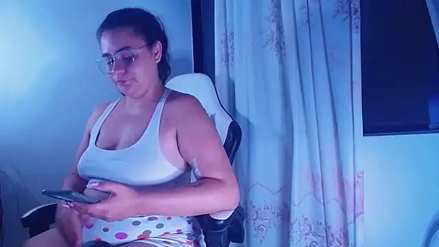 gigiqueen_18 from StripChat