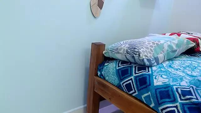 Gimenacolmenares18 webcams show profile image 
