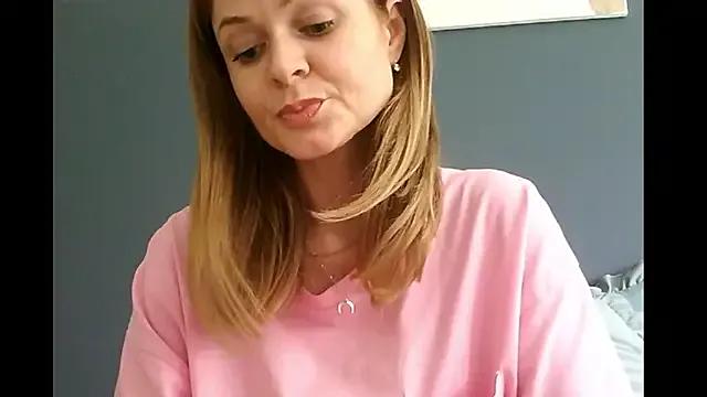 Ginger-bb from StripChat