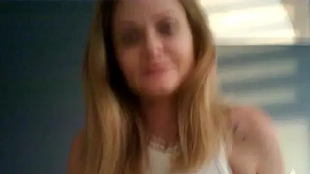 Ginger-bb from StripChat