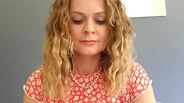 Ginger-bb from StripChat