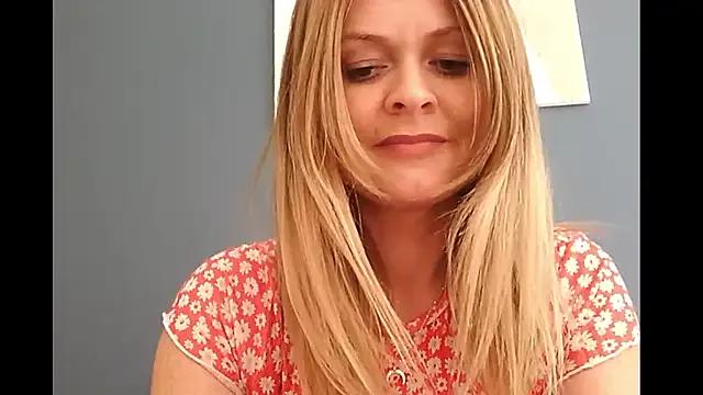 Ginger-bb from StripChat