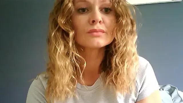 Ginger-bb from StripChat
