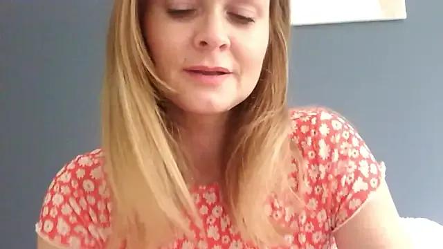 Ginger-bb from StripChat