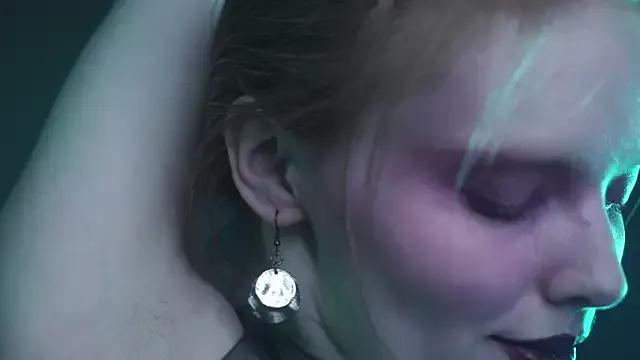ginger_hugs from StripChat