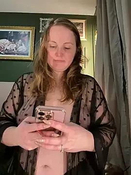 GingerSnap33 from StripChat