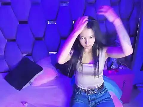 Gisell_Squirt_ from StripChat is Freechat