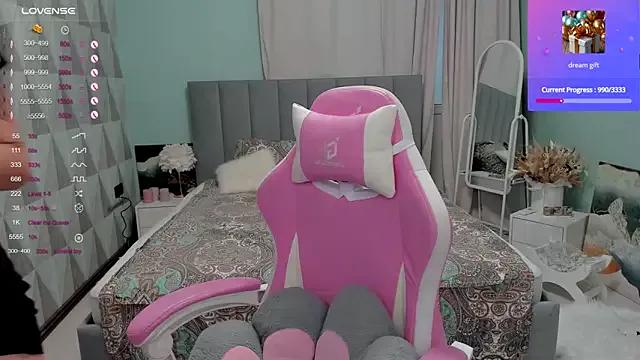 GlimmeringStar from StripChat is Freechat