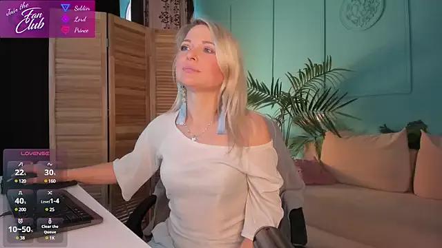 Gloria_Lovely from StripChat is Freechat