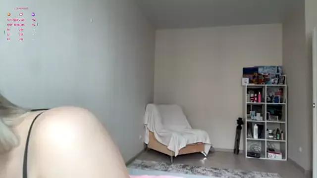Golden_Vibe from StripChat is Freechat