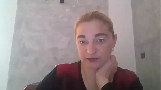 GoldenAngelMilf from StripChat is Freechat