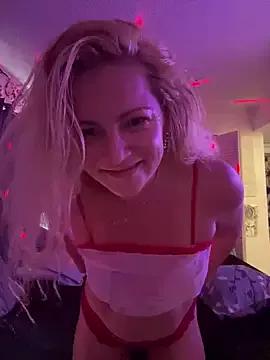 Goldenndoll from StripChat is Freechat