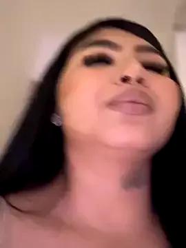 Goldwhite_ from StripChat is Freechat