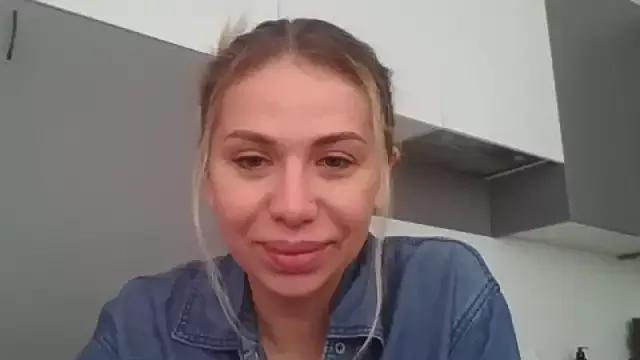 Goldyra from StripChat is Freechat
