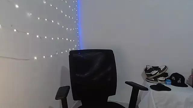 Gooss_cum from StripChat