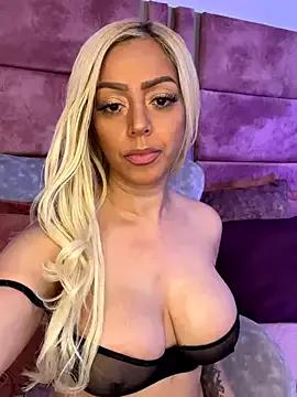 GreiaSquirt from StripChat is Freechat