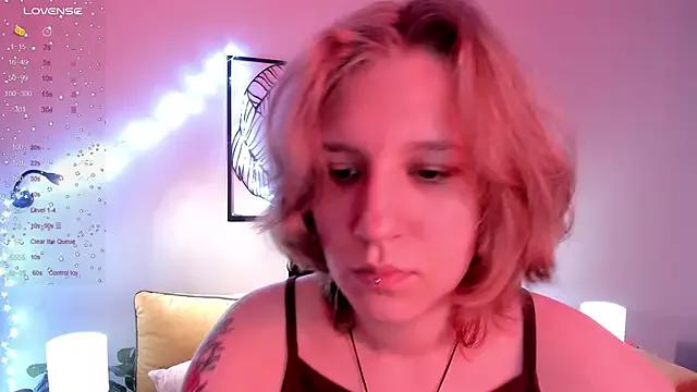 Hailey_Foxy from StripChat is Freechat